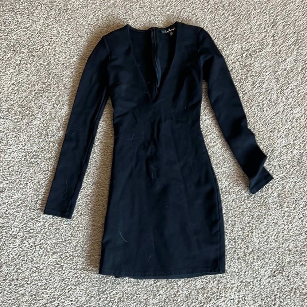 Lulus deep V LBD